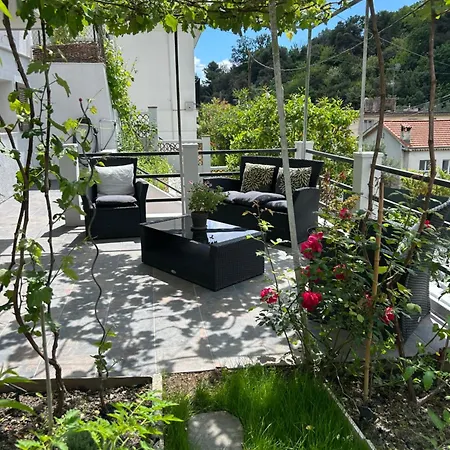 Climatise Avec Terrasse Dans Au Calme