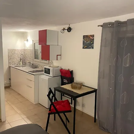 Studio Avec Terrasse Dans Villa Au Calme Apartment