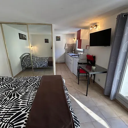 Studio Avec Terrasse Dans Villa Au Calme *