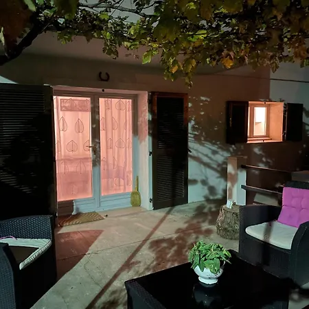 Studio Avec Terrasse Dans Villa Au Calme Apartment