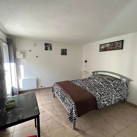 Apartment Studio Avec Terrasse Dans Villa Au Calme