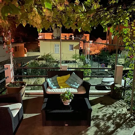 Climatise Avec Terrasse Dans Au Calme Apartment