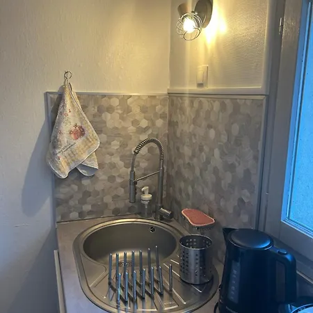 Studio Avec Terrasse Dans Villa Au Calme Apartment