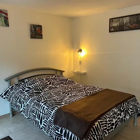 Apartment Studio Avec Terrasse Dans Villa Au Calme