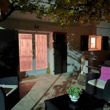 Apartment Studio Avec Terrasse Dans Villa Au Calme *