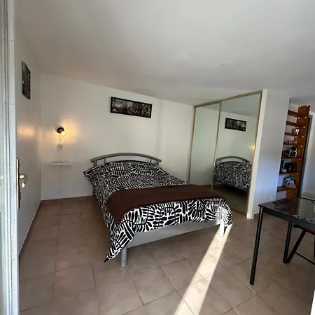 Apartment Studio Avec Terrasse Dans Villa Au Calme *