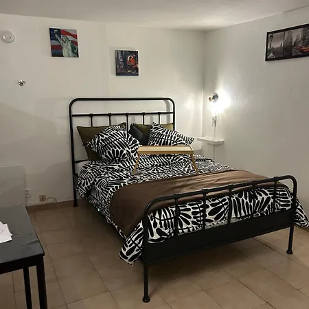 Apartment Climatise Avec Terrasse Dans Au Calme Nice