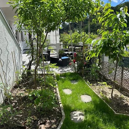 Climatise Avec Terrasse Dans Au Calme